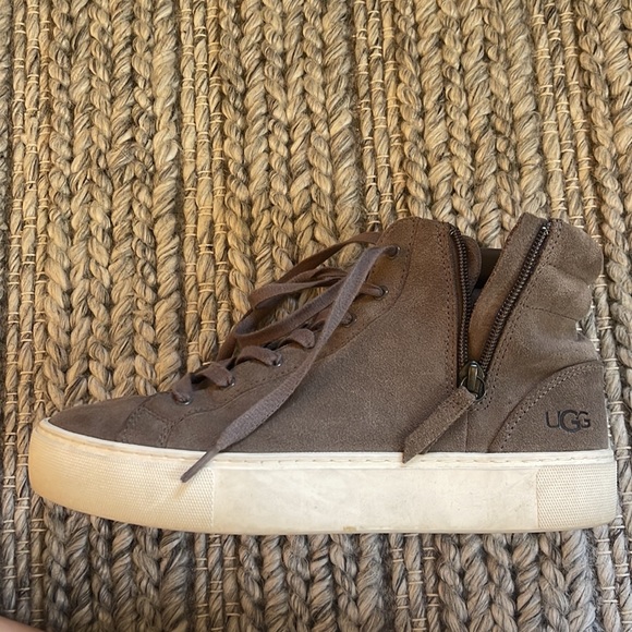 Adorable Ugg sneakers - Picture 2 of 4